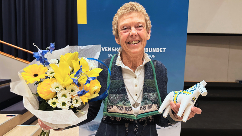 Monica Hermansson Lindbäck mottagare av Svenska Skidförbundets förtjänstmedalj i guld. Foto: SSF.