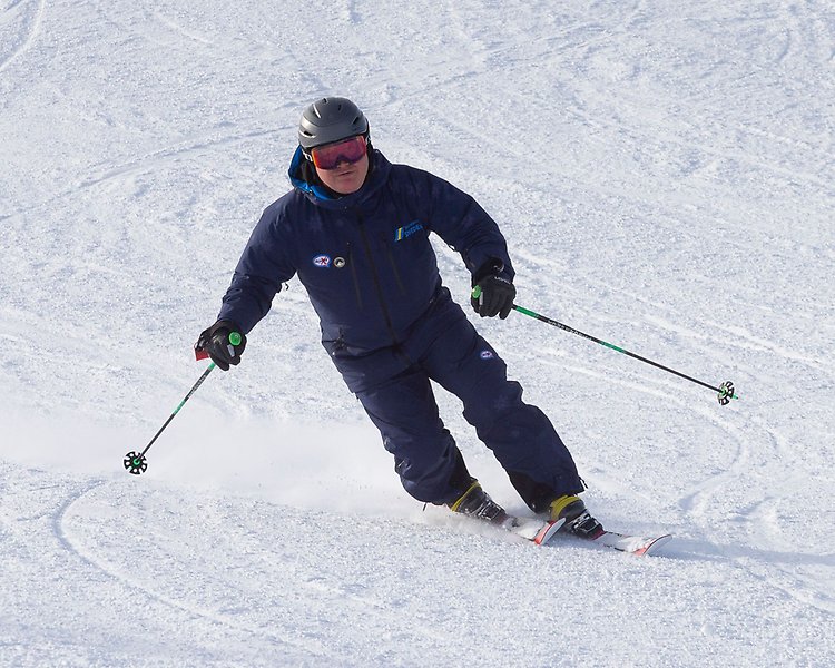 Telemarkåkaren Magnus Löfstrand i backen. Foto: Peo Sjöberg.