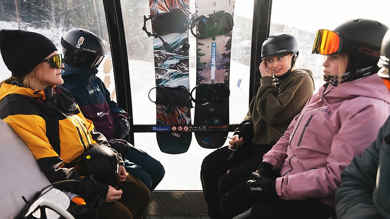 Alla tjejer och kvinnor är välkomna till Kläppen Snowpark den 7 mars 2026. Foto: Frida Berglund. 