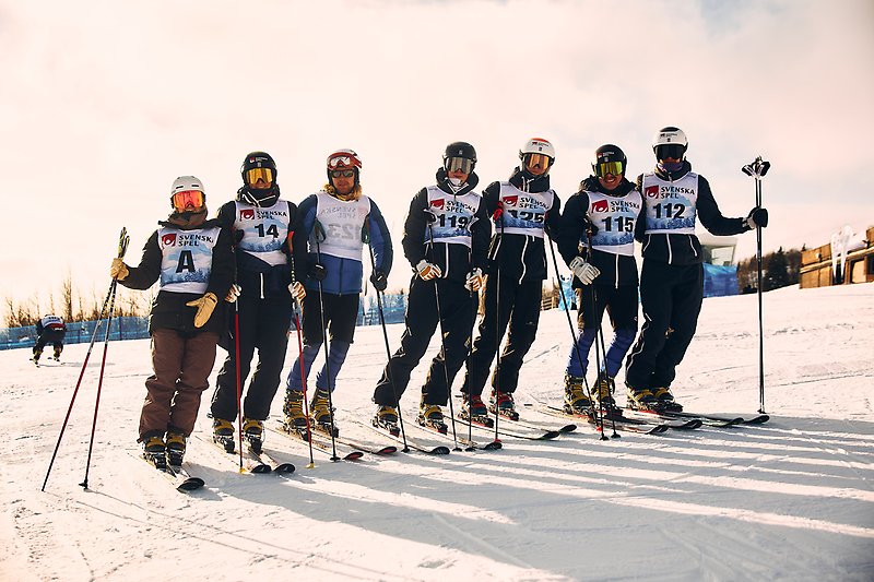 Det svenska telemarklandslaget i Trillevallen. Foto: Sam Decout/FIS.